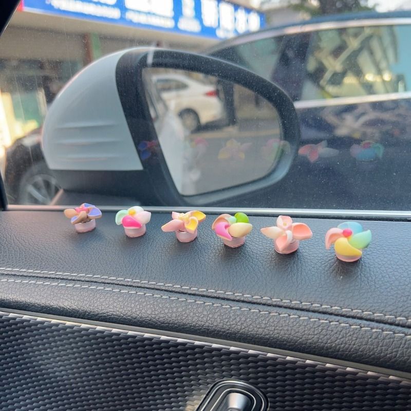 Creative decorations for the new small windmill rotating top in the car