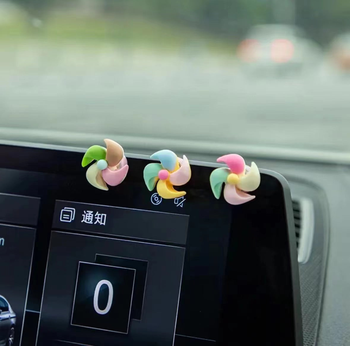 Creative decorations for the new small windmill rotating top in the car